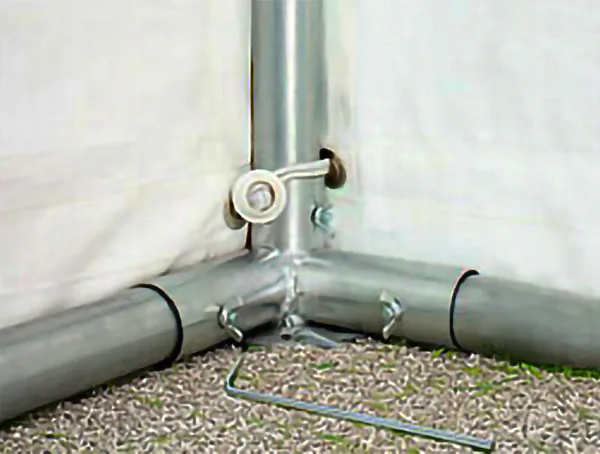 Detail rohovej spojky párty stanu