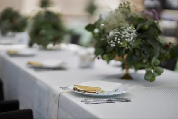 Cateringové stoly pre vonkajšie akcie – Ambitent